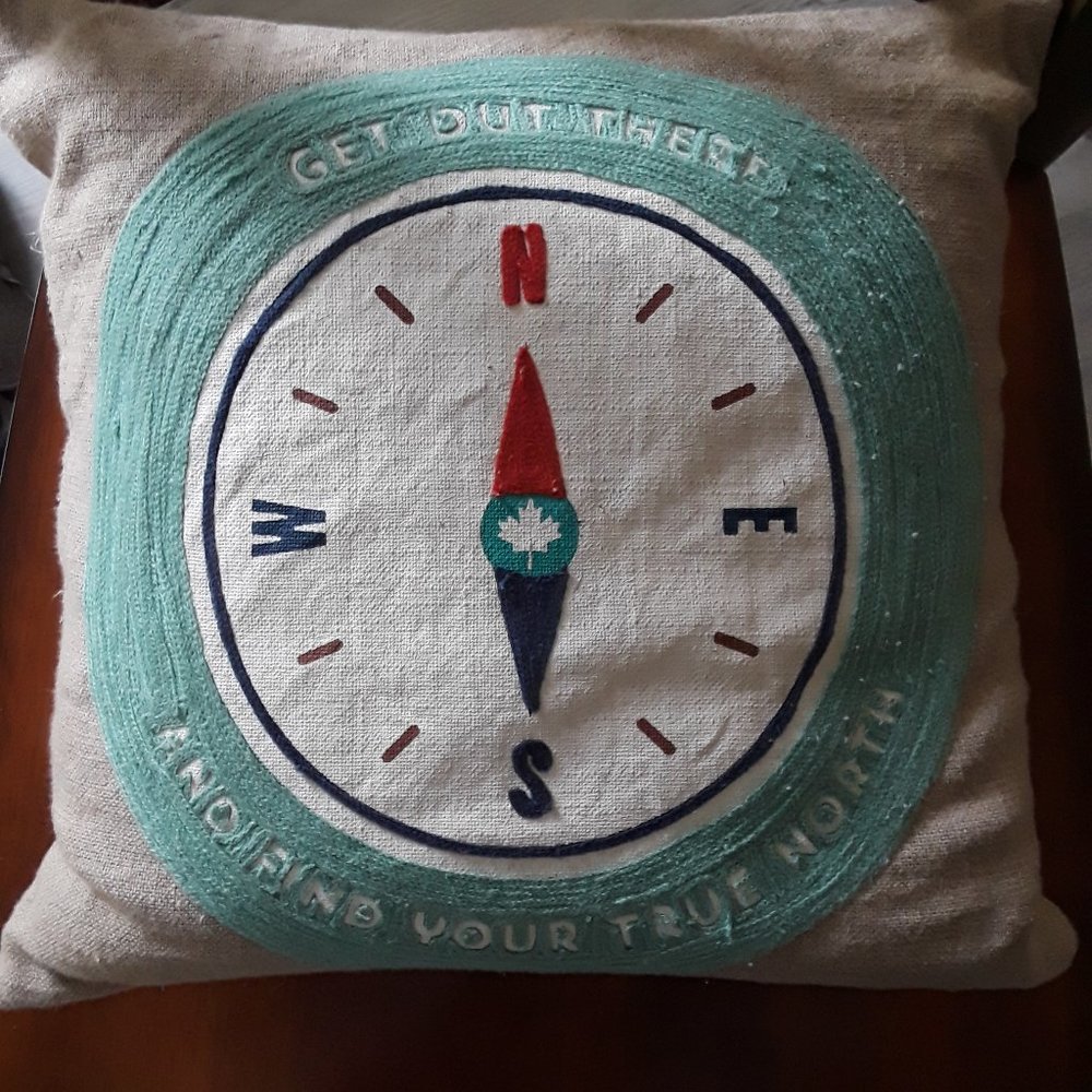 HOME AND GARDEN DECOR BEIGE BURLAP OUTDOOR PILLOW W ARTISTIC TRUE NORTH DESIGN